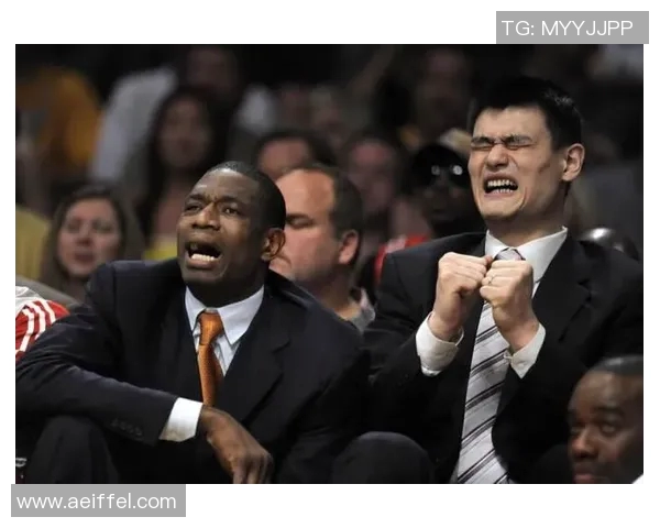 球星在比赛中的语言沟通:从场上指挥到队友鼓励全解析 球星在比赛中的语言沟通:从场上指挥到队友鼓励全解析